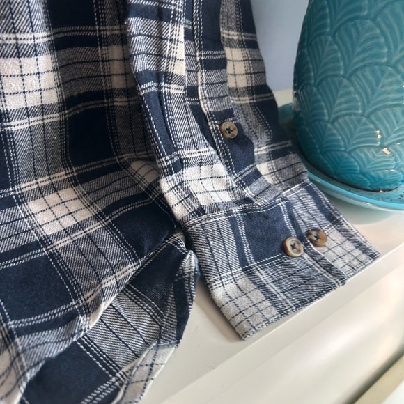Navy and White Plaid Flannel Casual Button-Down Shirt - Picture 4 of 16